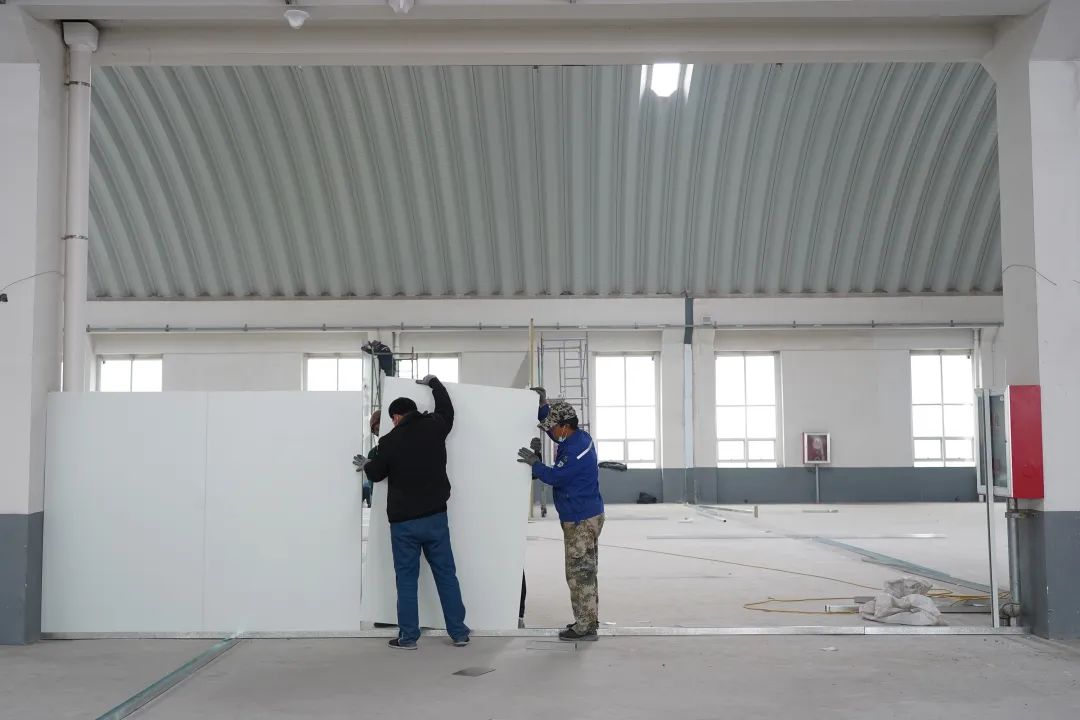疫情就是命令，潔凈板材廠家宏鑫源緊急馳援多地方艙醫(yī)院建設(shè)(圖7)
